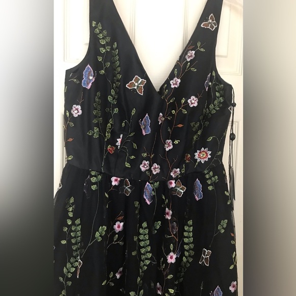 Women dress - Picture 2 of 6